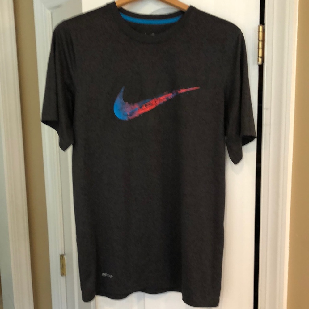 Men’s short sleeve Nike Dri-fit medium dark grey shirt
